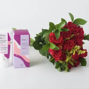 Buquê de 12 Rosas Vermelhas e Kit Natura Tododia Ameixa e Flor de Baunilha