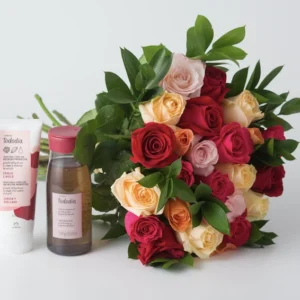 Buquê de 24 Rosas Coloridas e Kit Natura Tododia Cereja e Avelã